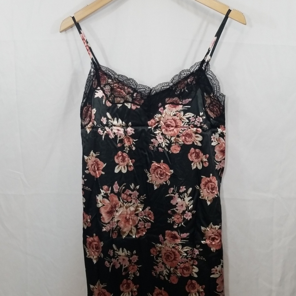 Floral design Night gown NWT